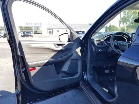 Used 2022 Ford Escape SE w/ Cold Weather Package image 11