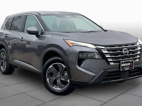 Used 2025 Nissan Rogue SV FWD image 3