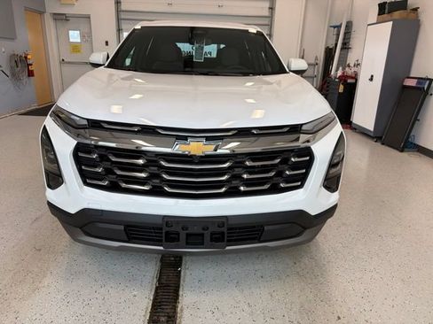 New 2027 Chevrolet Equinox LT w/ Convenience Package II AWD/4WD image 9