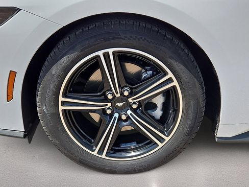 Used 2025 Ford Mustang Coupe RWD image 11