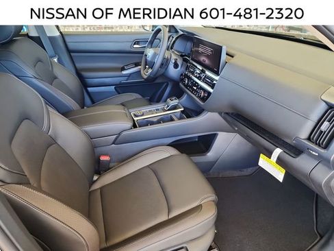 New 2026 Nissan Pathfinder SL w/ SL Premium Package AWD/4WD image 13