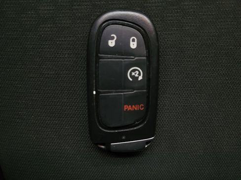 Used 2019 Jeep Cherokee Latitude Plus w/ Cold Weather Group AWD/4WD image 32