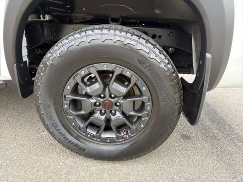 Used 2023 Nissan Frontier PRO-4X w/ Pro-4X Premium Package AWD/4WD image 19