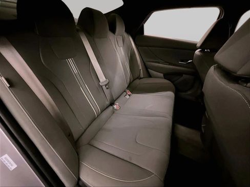 Used 2025 Hyundai Elantra Hybrid FWD image 26