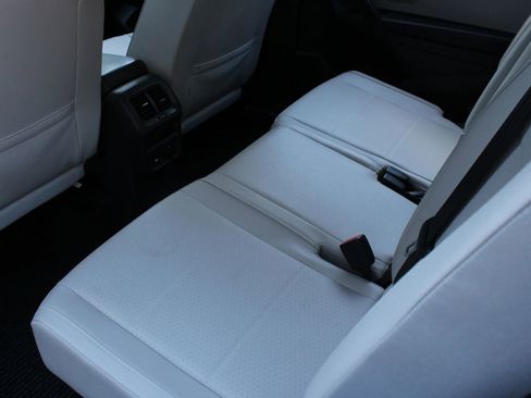 Used 2021 Volkswagen Tiguan SE FWD image 19
