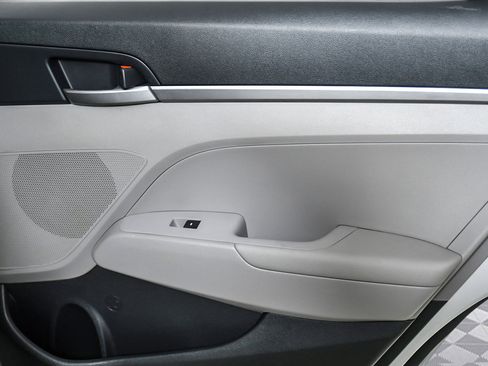 Used 2017 Hyundai Elantra SE image 23