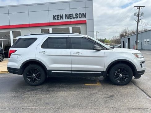Used 2018 Ford Explorer XLT w/ Equipment Group 201A AWD/4WD image 13