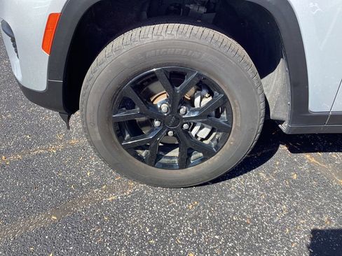 Used 2024 Jeep Grand Cherokee Altitude image 31