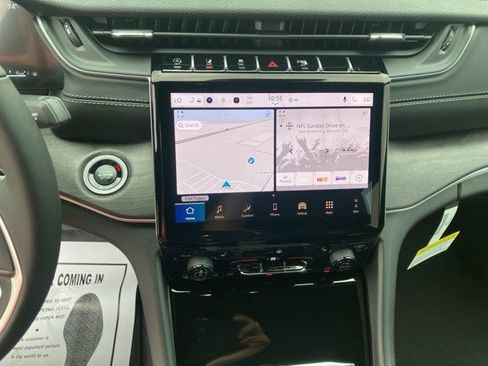 New 2025 Jeep Grand Cherokee Limited image 17