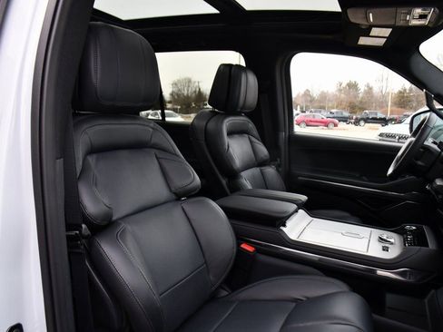 New 2026 Lincoln Navigator Reserve w/ Jet Appearance Package image 16