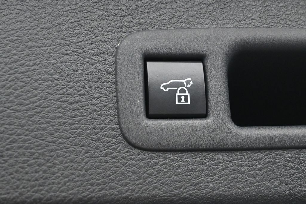 Used 2025 Toyota Sienna XLE w/ XLE Plus Package AWD/4WD image 31