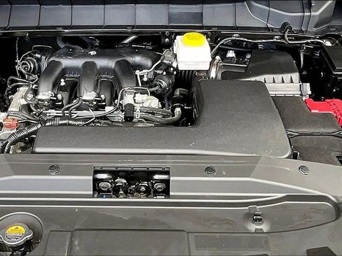 Used 2024 Nissan Pathfinder SV image 32