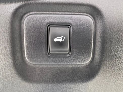 Used 2017 Nissan Pathfinder Platinum w/ Cargo Package image 13