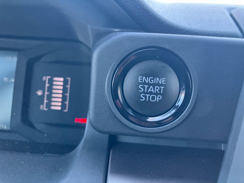 Certified 2025 Toyota Tacoma SR5 AWD/4WD image 23