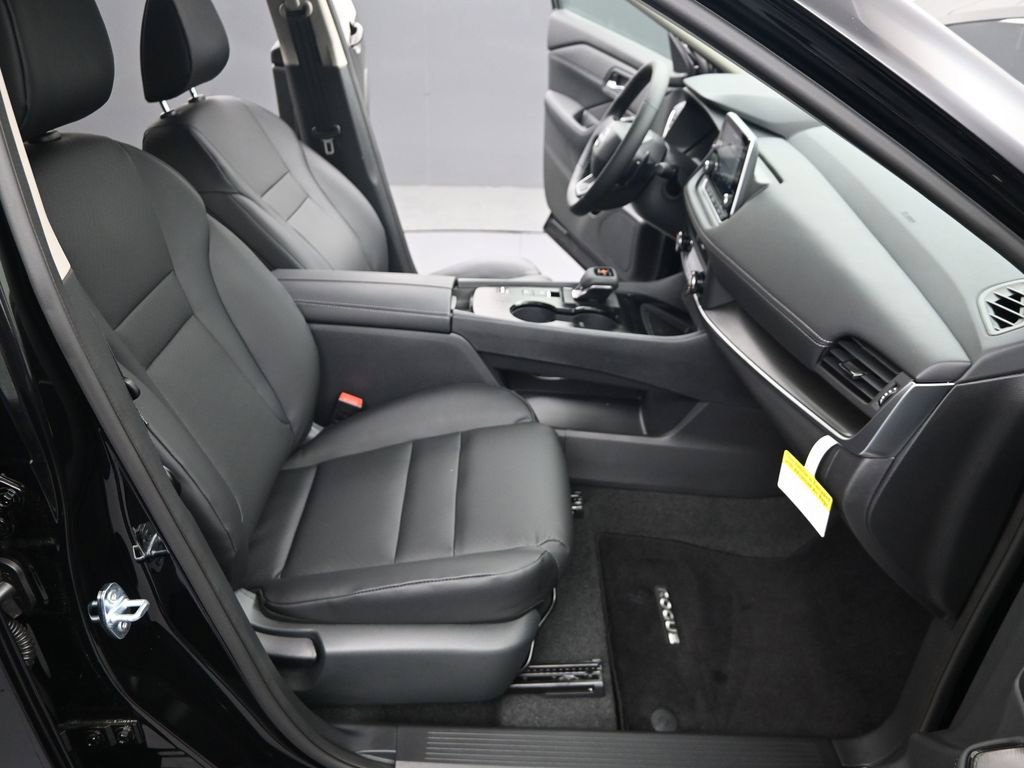 Certified 2026 Nissan Rogue Dark Armor FWD image 27