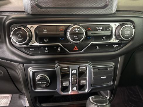 Used 2020 Jeep Gladiator Sport w/ Quick Order Package 24S image 17