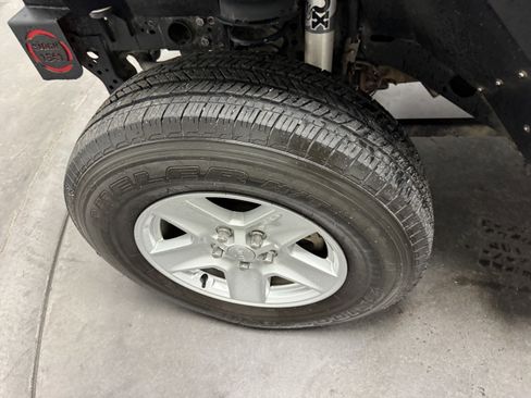 Used 2022 Jeep Gladiator Sport image 10