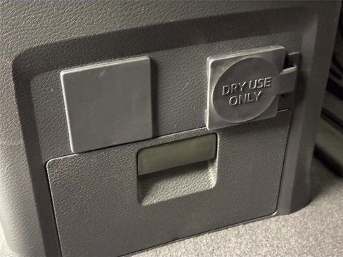 Certified 2025 Toyota Sienna Platinum image 38