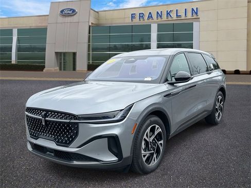 New 2025 Lincoln Nautilus Premier w/ Equipment Group 102A image 3