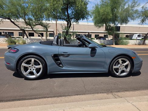 Used 2017 Porsche 718 Boxster RWD image 30