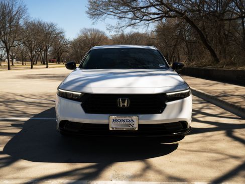 Used 2025 Honda Accord Sport image 3