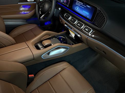New 2026 Mercedes-Benz GLS 450 4MATIC image 16