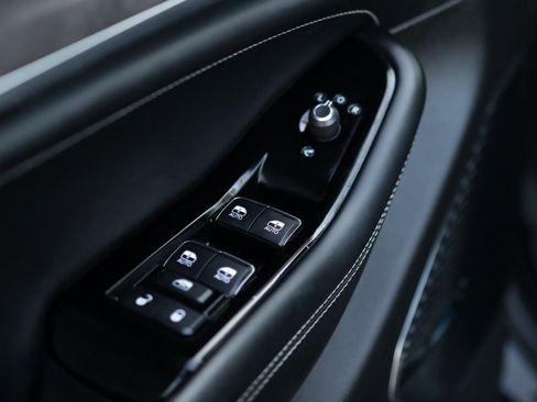 Used 2022 Jeep Grand Cherokee Overland w/ Luxury Tech Group IV image 31