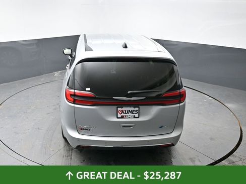 Used 2024 Chrysler Pacifica Limited FWD image 51