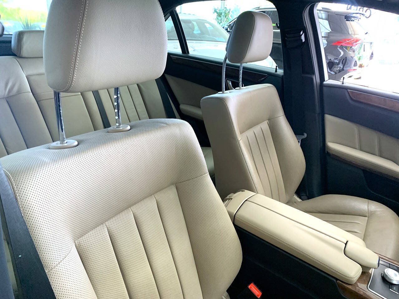 Used 2012 Mercedes-Benz E 550 4MATIC Sedan image 11