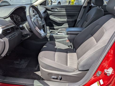 Used 2025 Nissan Altima 2.5 SV AWD/4WD image 18