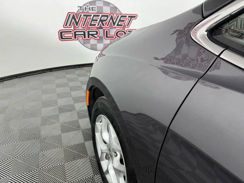 Used 2017 Chrysler Pacifica Touring-L w/ Tire & Wheel Group image 24