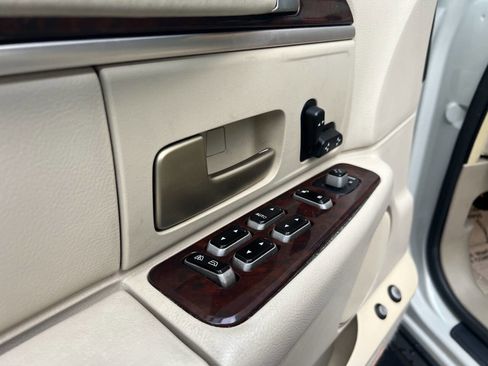 Used 2006 Lincoln Town Car Signature image 11