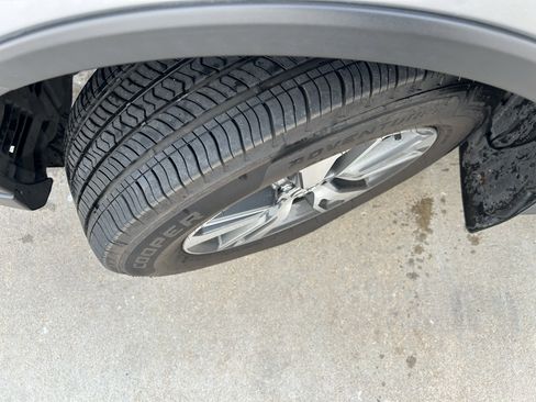 Used 2018 Toyota RAV4 XLE image 10