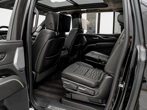 Used 2023 Cadillac Escalade ESV V image 30