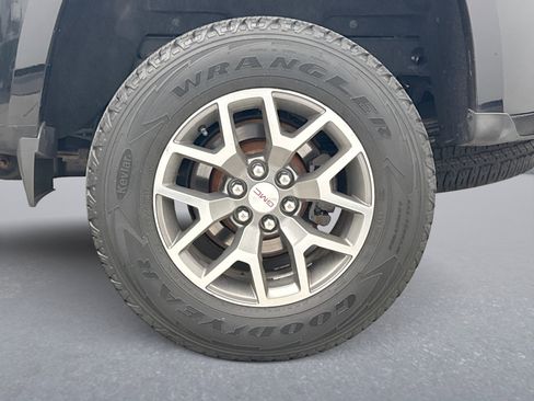 Used 2015 GMC Canyon SLE w/ All-Terrain Package AWD/4WD image 23
