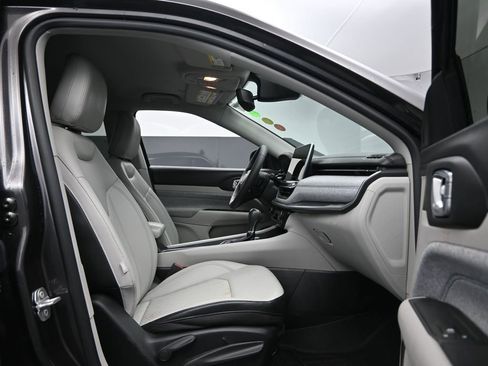 Used 2022 Jeep Compass Latitude image 30