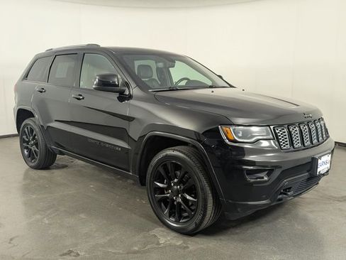 Used 2020 Jeep Grand Cherokee Altitude image 2