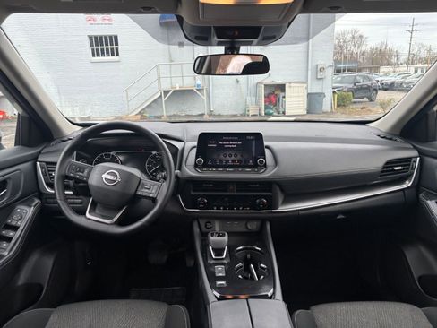Used 2025 Nissan Rogue SV FWD image 34