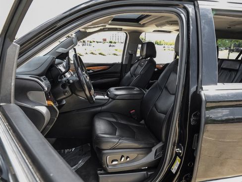 Used 2018 Cadillac Escalade ESV Luxury RWD image 28