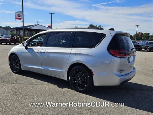 New 2026 Chrysler Pacifica Select w/ S Appearance Package image 10