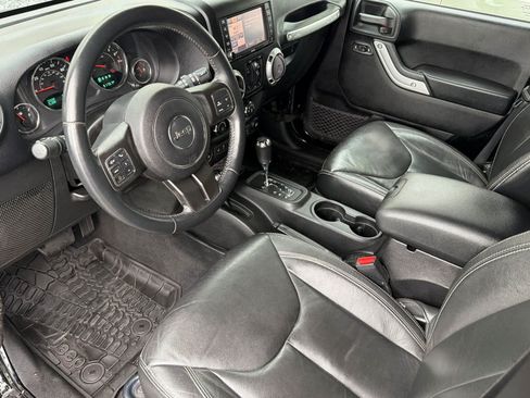 Used 2015 Jeep Wrangler Unlimited Sahara w/ Max Tow Package AWD/4WD image 13