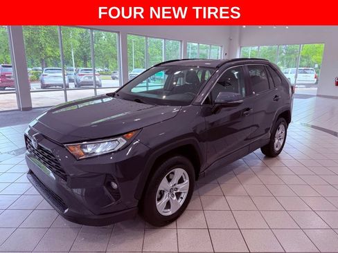Used 2021 Toyota RAV4 XLE FWD image 3