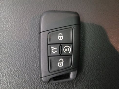 Used 2024 Volkswagen Jetta SE w/ Panoramic Sunroof Package image 32