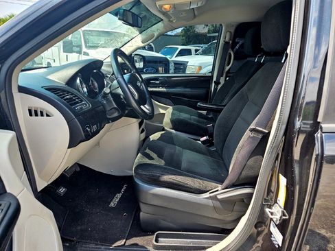 Used 2016 Dodge Grand Caravan SE w/ Quick Order Package 29E SE image 8