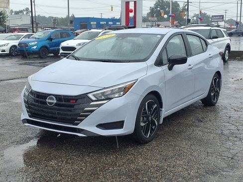 Used 2024 Nissan Versa SR w/ Trunk Package image 3