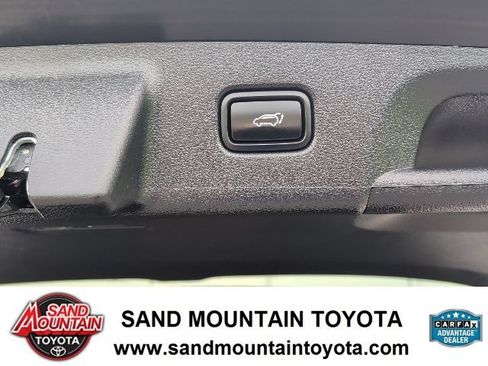 Used 2025 Hyundai Palisade Limited FWD image 11
