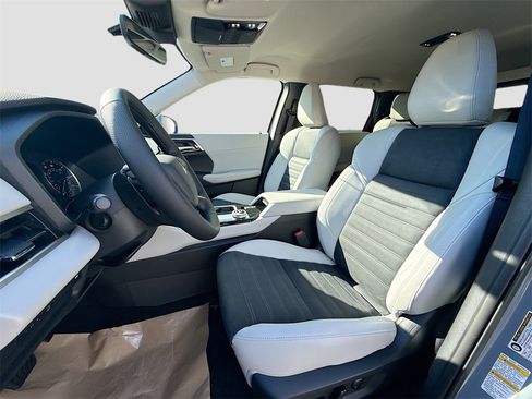 New 2026 Mitsubishi Outlander SE image 21