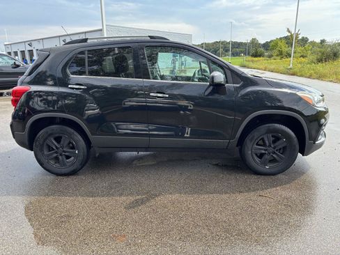 Used 2018 Chevrolet Trax LT w/ Sun & Sound Package AWD/4WD image 6