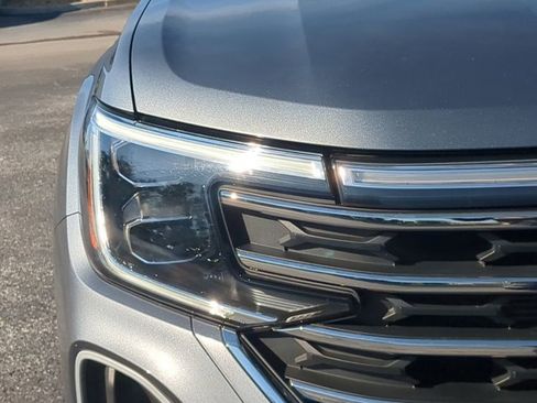 Used 2025 Volkswagen Atlas SE image 10