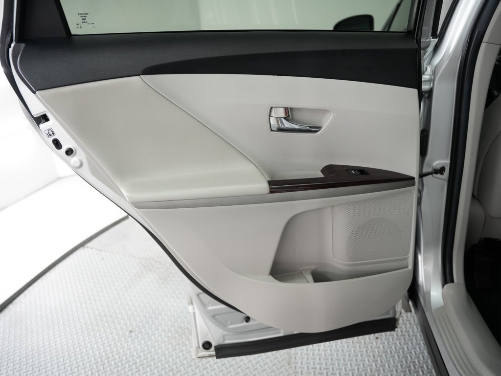 Used 2012 Toyota Venza LE FWD image 31